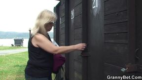 Old grandma gets nailed in the changing room