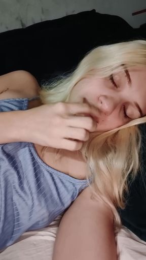 Alice Lima seduces showing her tits and pussy