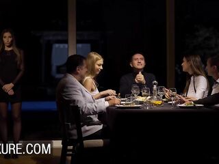 LUXURE - Anal temptation during a swinger dinner (Clea Gaultier)