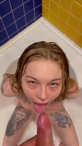 Hot blowjob in jacuzzi from wet girl