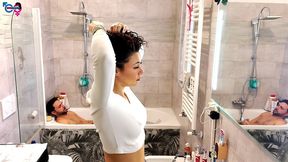 blowjob to my roommate dressed in the tub