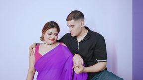 Bhabhi ke room me devar hila raha tha achnac bhabhi ne pakad liya hardcore sex
