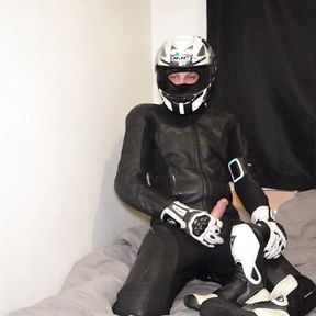 I wank and cum on my boots in my biker gear