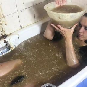 Omg sexy gothic girl gunged in custard and gravy!