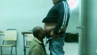 Amateur bear daddy gives blowjob to chubby guy