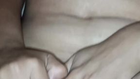 mi compañera de cuarto termino con el culo lleno de semen porque me encontró mirando porno