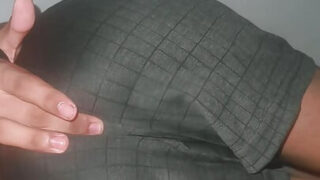 Kauniita nuoria aasialaisia neitsyitä naivat kovaa valtavan kukon näkökulmasta