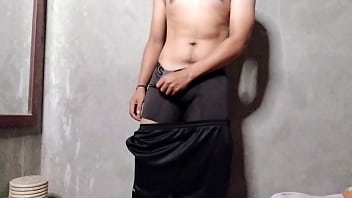 Alan Tokers s&eacute_ masturba en su habitaci&oacute_n