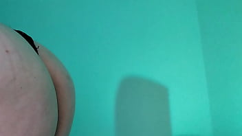 na l&aacute_bia da safada e acaba fodendo bem gostoso com ela em cima do sof&aacute_. O cara n&atilde_o estava nem acreditando que um mulher&atilde_o desses estava lhe