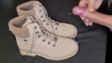 Big cum load on best friends shoes