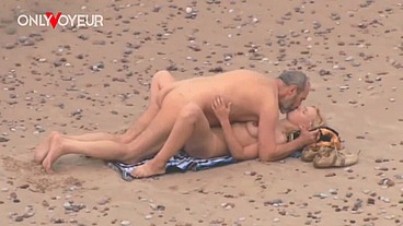 Hidden Beach Voyeur Catches Older Man Pounding Sexy MILF