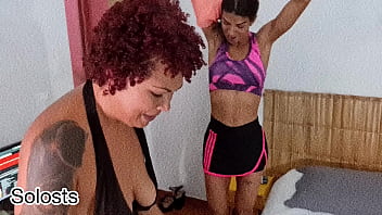 Venha me ver gozando na buceta da massagista.
