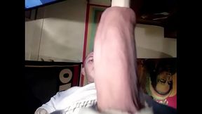 J'_essai de caler mon Membre gonfl&eacute_ &agrave_ bloc ds un carton de rouleaux de papier