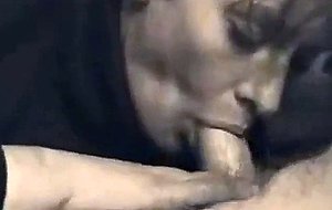 Salope debutante taille une felation en gros plan, PORNO & video porno gratuit