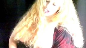 Watch How This French Babe Gets Her Pussy Fingered in Session