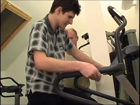 Gay couple banging while alone in the weight room