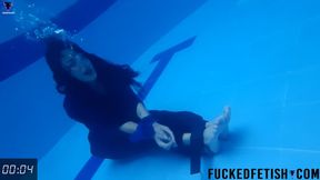 HD Sexy Moonblack Underwater scream tied up female desperation 736