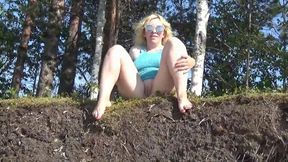 HOT MOM exposes her juicy bootyl and shows off her thick natural jugs on the