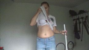 Show sexy belly with garage cleaning