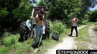 StepsonXXX.com - My well built stepcousin Jay Seabrook helped me on the farm so I fee