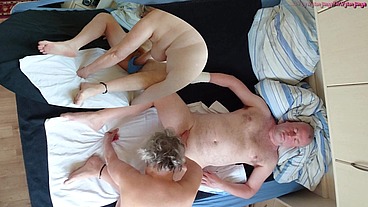 Intimpflege mit Nackter Oma {PiP]