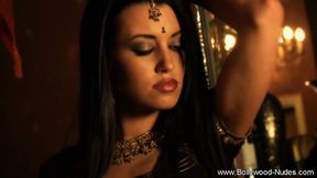 Bollywood Beauty Babe Naked in Asia