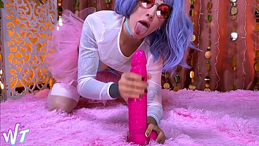Pink-glasses dick illusion