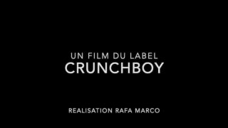 Pantat bertatu Jonathan Miranda mendapat fuck tanpa lengan dan krim