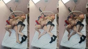 loira de 19 anos gozou varias vezes e depois foi dormir enquanto que o coroa ainda tava com tesao