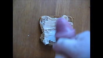 Bylting butter on bread