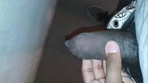 Mijando na escada do pr&eacute_dio