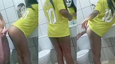 tava com tesao vendo minha pequena chupa sua amiga nu aguentei come a amiguinha dela no joga da seleçao copa du mundo