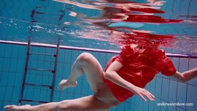 Avenna shows her hot nude naked sexy body underwater