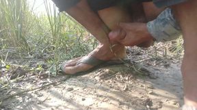 Handjob and Cumshot in Outdoor in Field