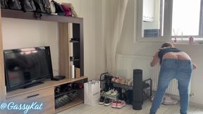 Jeans Farts & Butt Crack Cleaning & Gassing up My House 4K