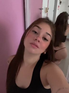 Tiny teen exposes her tits on OnlyFans