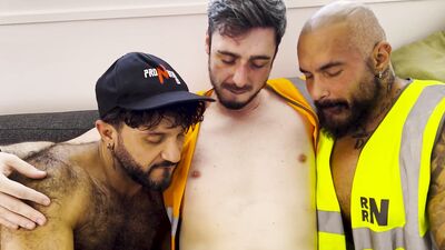 PACKING LANKY BRIT VS 2X HAIRY HUNKS