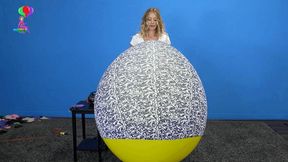 Barbie F Debuts Doing Balloon Stuffing 4K (3840x2160)