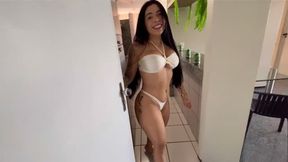 Minha vizinha me chamou para concertar o cano da pia e acabei fodendo ela na cozinha