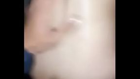 Dei pro novinho na garagem da casa dele