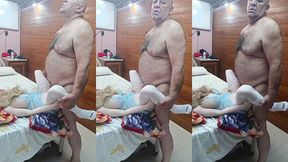 loira de 19 anos voltou a ficar com o coroa ela quer pica todos os dias