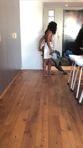 The Apron Affair- Sexy MILF Gets Her Pussy Tasting Like Cheesecake