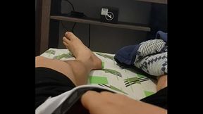 Um novinho mostrando o pau