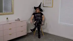 Slutty MILF Halloween costume porn - eats pussy and sucks cock