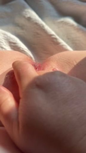 Sunday morning: rubbing my pussy and talking dirty until I cum 💦 OF:kimbond2025