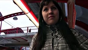 Stranger Finds An Easy Pussy To Use In Public