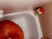 Big booty twerks in shower