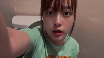 【スーパーのトイレでオナ】オナニーしてはいけないところでオナニーすると気持ちいいよね。