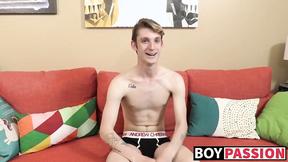 ”Twink beautiful babe Chris Tucker wanks off hard after interview”