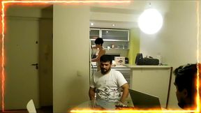 fue al supermercado y se trajo un tipo y otro que encontro en la calle antes de entrar